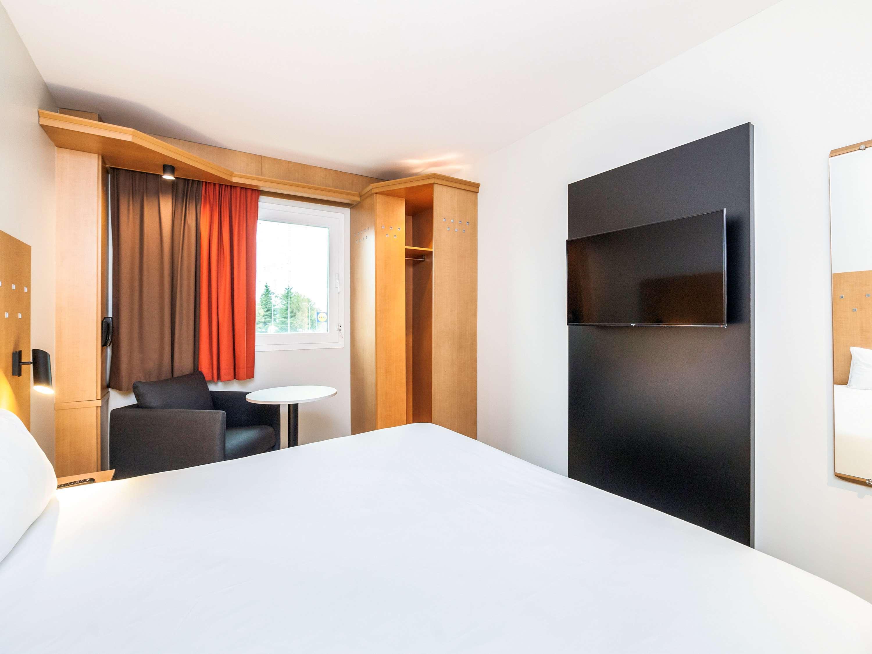 Ibis Alcala De Henares La Garena Hotell Exteriör bild